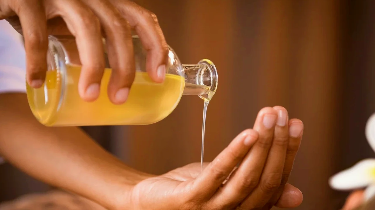 11-Night, 12-Day Yin and Meditation Retreat in Rishikesh 6 Abhyanga -Warm Oil Massage
