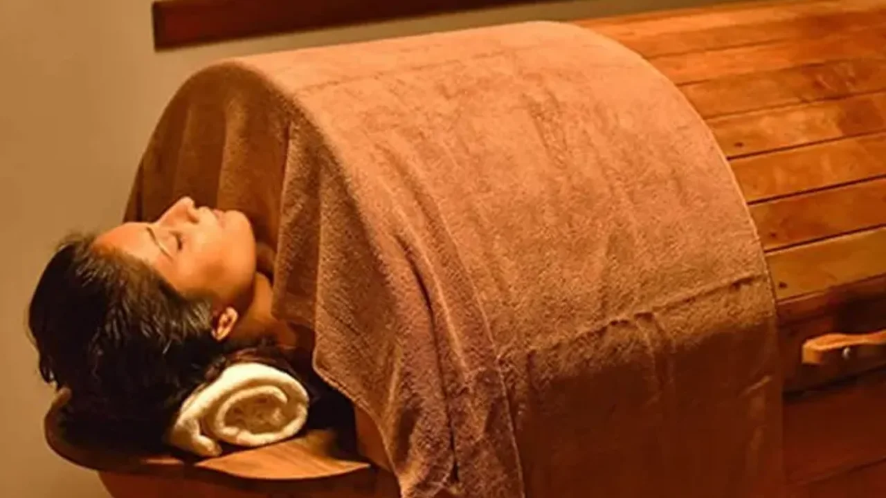 11-Night, 12-Day Yin and Meditation Retreat in Rishikesh 8 Swedana-Herbal Steam Therapy